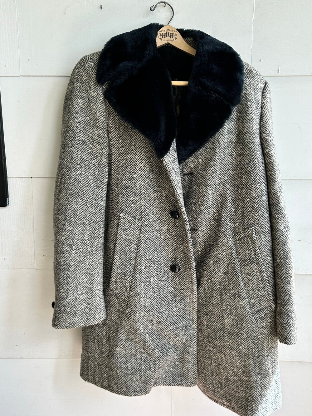 AMAZING VINTAGE Herringbone Wool Blend Coat with Faux Fur Collar Leather Buttons